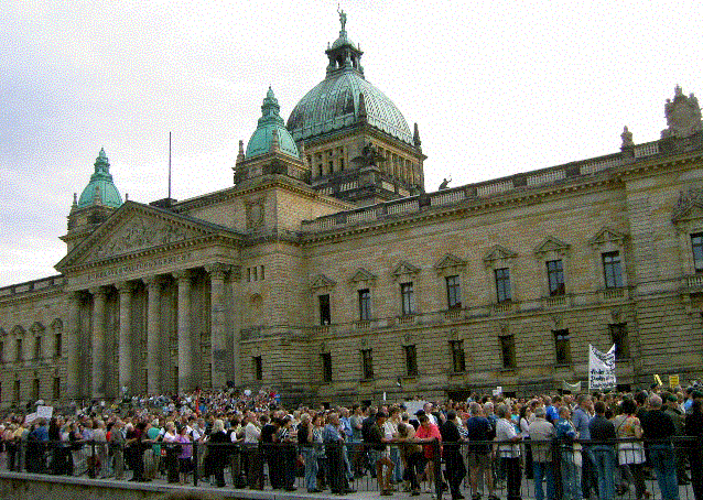 Demonstration vor dem Reichstag